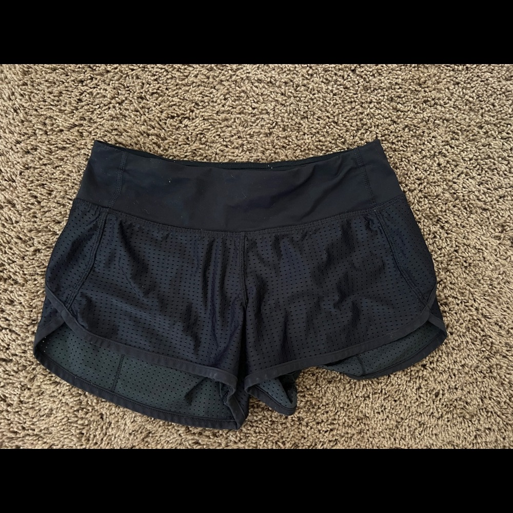 Lululemon - Speed Up Short - Black w. Hole design